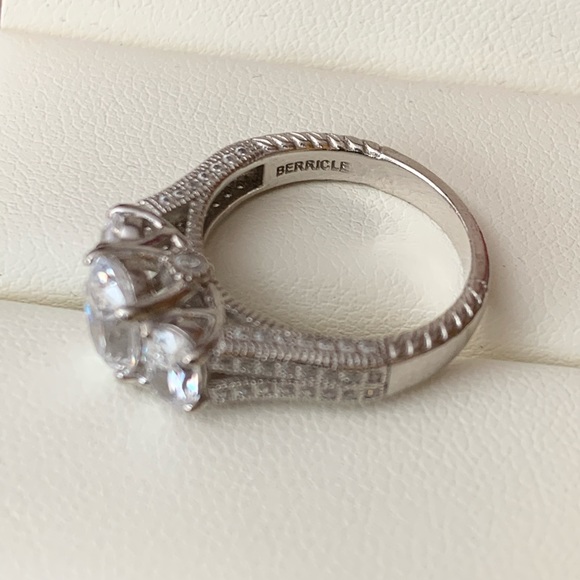 Berricle 3-stone 2.00 ctw oval cut cz ring - Picture 5 of 7